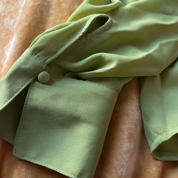 Like green button up blouse - Picture 4 of 7